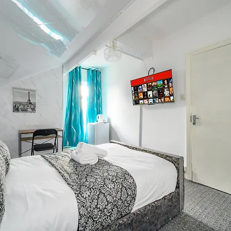 -ra15cfa- For Relaxed And Cosy With Free Parking 招待所 利兹