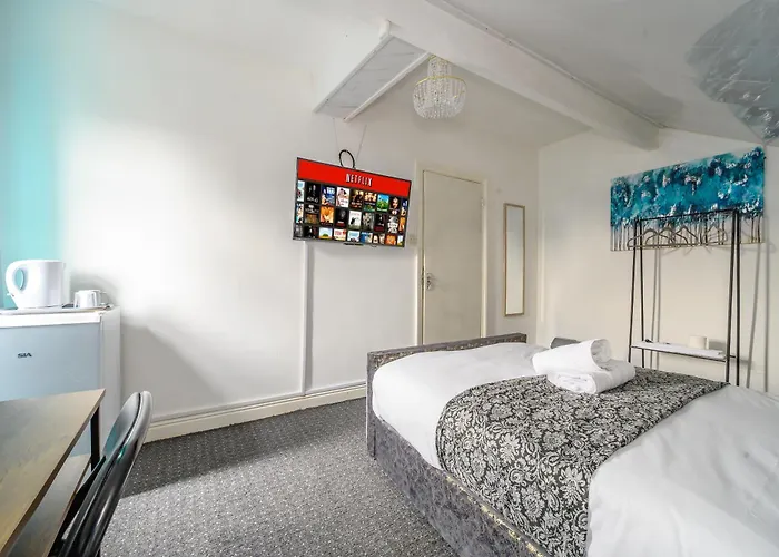 -ra15cfa- For Relaxed And Cosy With Free Parking Guest house